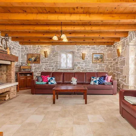 Holiday home Awesome In With Kitchen Barban