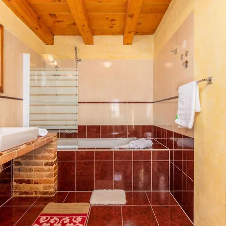 Awesome In With Kitchen Holiday home Barban